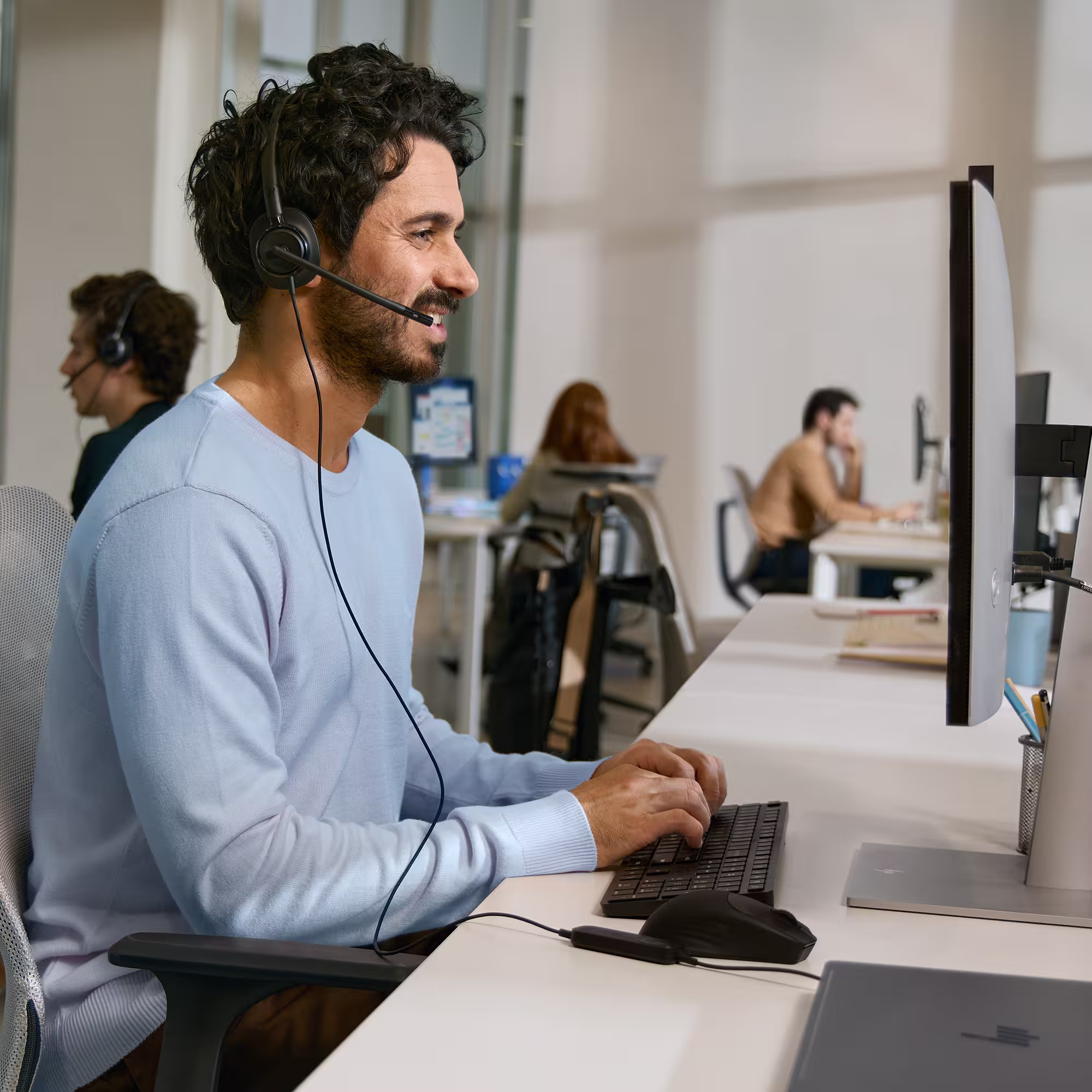 HP Poly Mission 425 Stereo USB-C/A Headset mit Kunstlederpolster mit USB-C auf USB-A Adapter