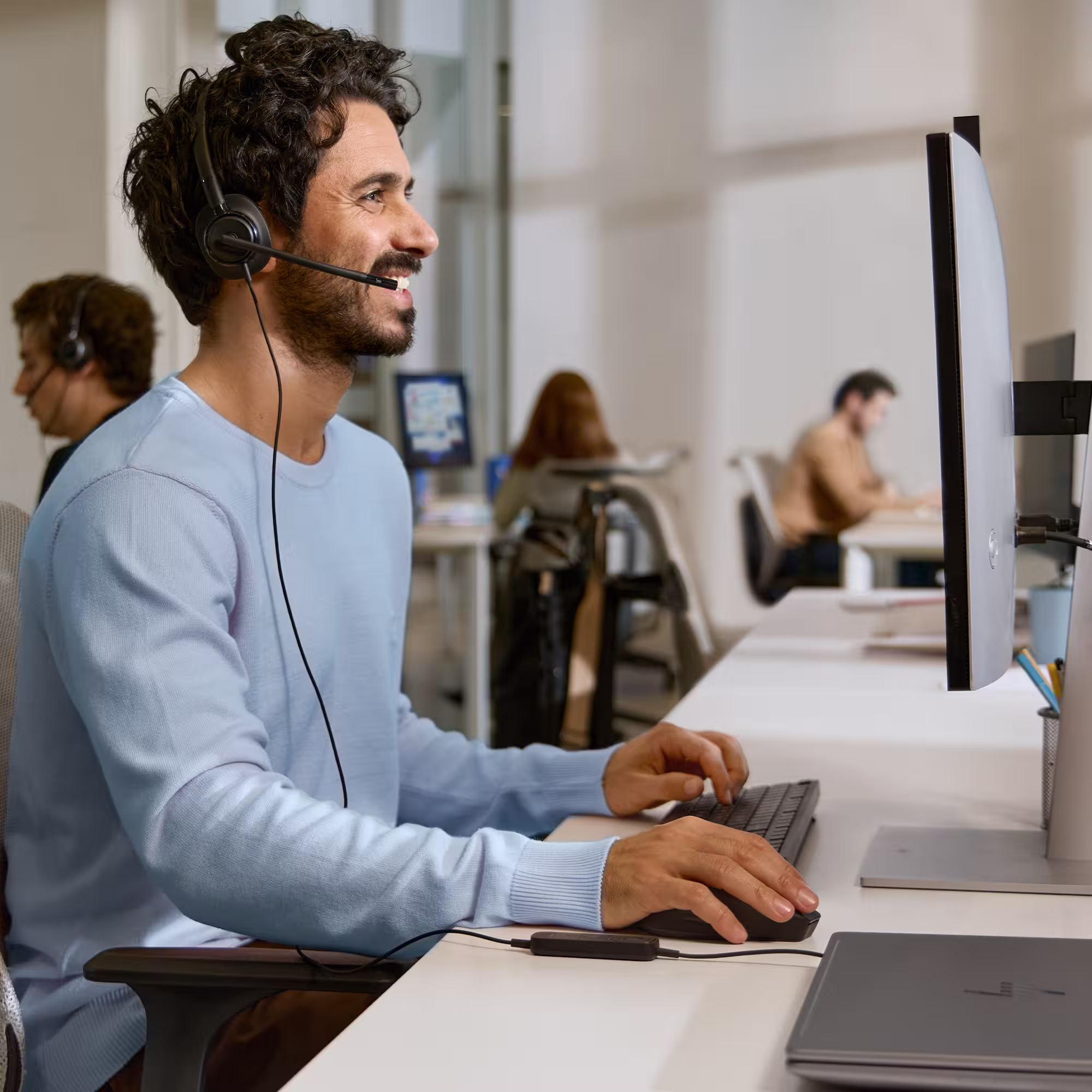 HP Poly Mission 425 Classic Stereo USB-C/A Headset mit Schaumstoffpolster mit USB-C auf USB-A Adapter
