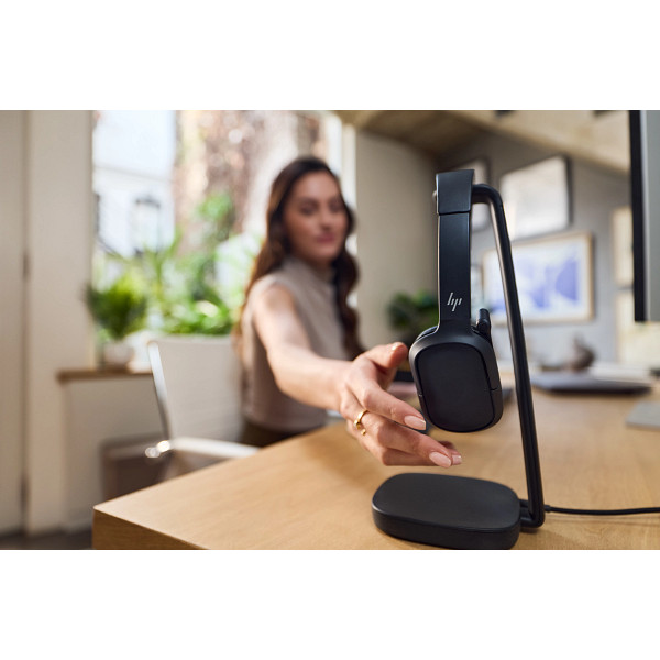 HP Poly Focus 625 WCS Stereo Bluetooth ANC Headset inkl. Focus Wireless Charge Stand & BT700 Bluetooth USB-C Dongle & USB-C auf USB-A Adapter